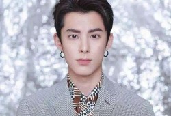 王鹤棣娱乐吃大瓜视频播放,视频播放引发网友热议