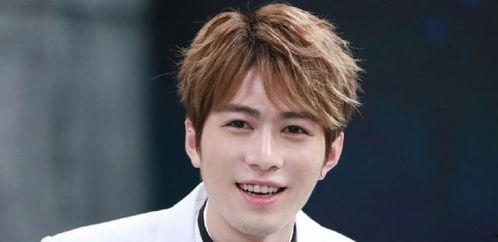 娱乐圈帅哥吃瓜,娱乐圈帅哥们的“吃瓜”盛宴